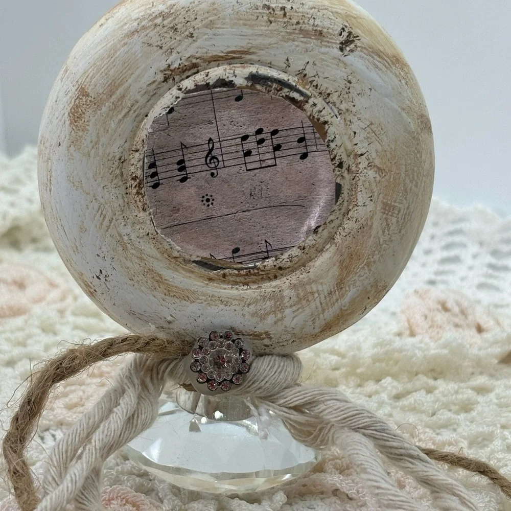 Vintage-Inspired shabby chic home accents